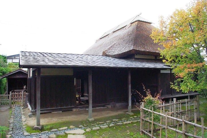 Private Cherry Blossom Tour in Hirosaki with a Local Guide — photo 17