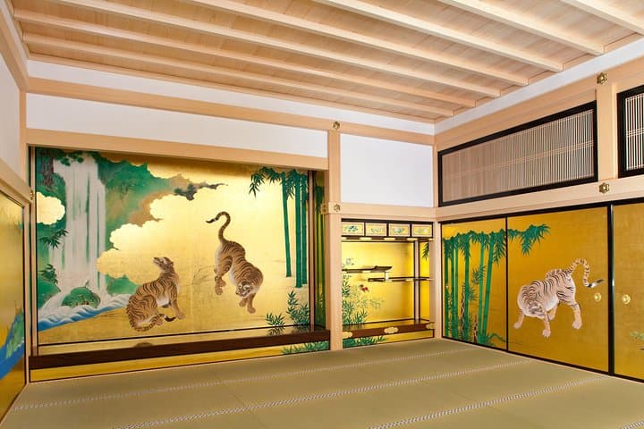 Guided Half-day Tour(AM) to Nagoya Castle & Tokugawa Museum and Garden — photo 4