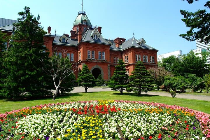 SkyExpress: Sapporo Customised Private Day Tour (Up to 15 Passengers)