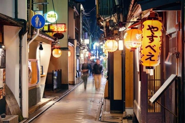 Kyoto Private Night Tour with a Local – Bars, Bites & Culture — photo 4