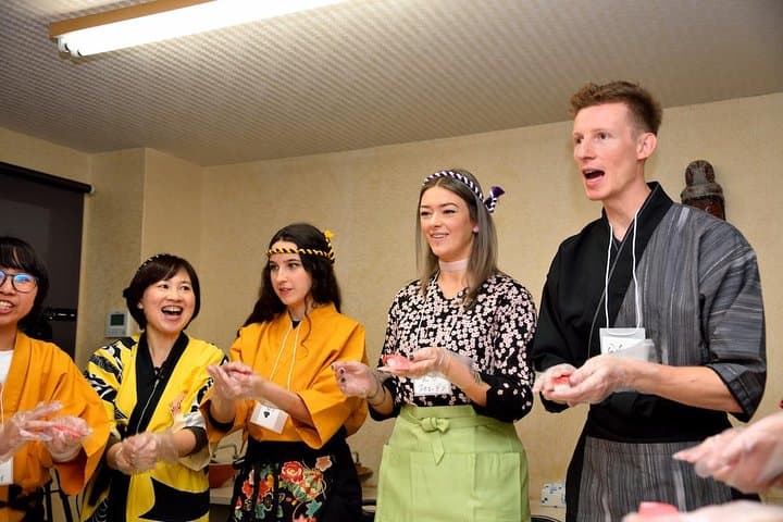 Learn How to Make Sushi! Light class- Nara School — photo 2