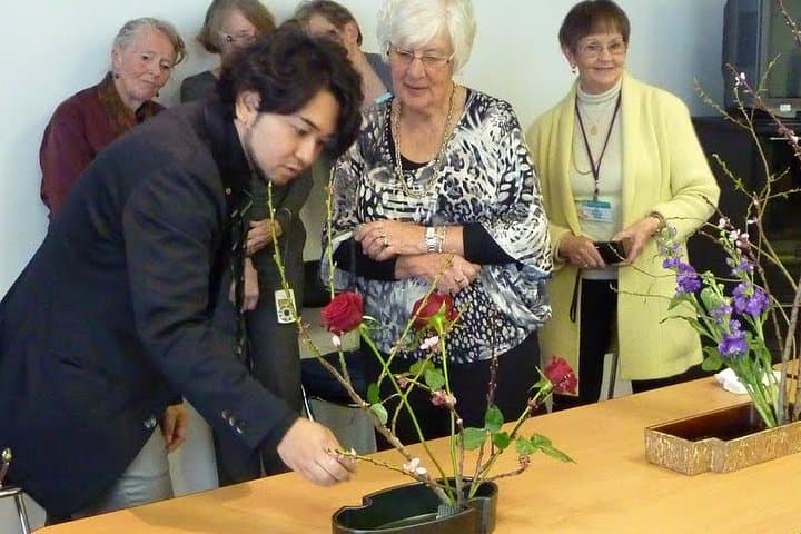Tokyo Ikebana, Japanese Traditional Flower Arrangement Experience — photo 5