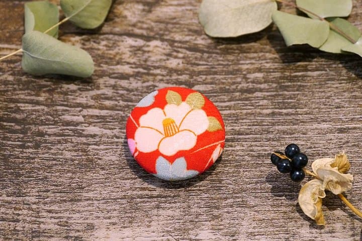Make unique items with Kimono fabric in a café Kimono fabric badge (38mm)