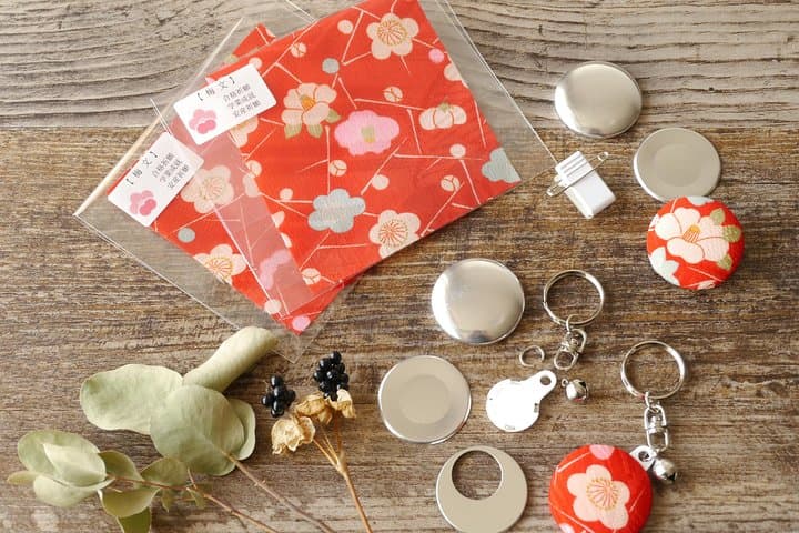 Make unique items with Kimono fabric Kimono fabric badge + Kimono fabric keyring — photo 2