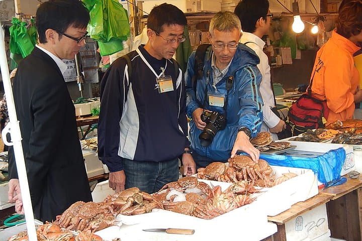 Good Morning Breakfast at local fish market with a guide — photo 3