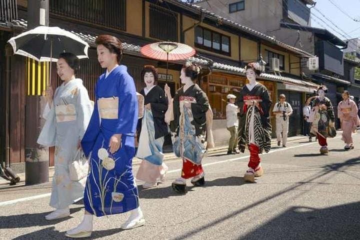 Gion and Fushimi Inari Shrine Kyoto Highlights with Government-Licensed Guide — photo 16