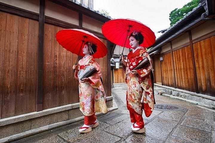 Gion and Fushimi Inari Shrine Kyoto Highlights with Government-Licensed Guide — photo 13