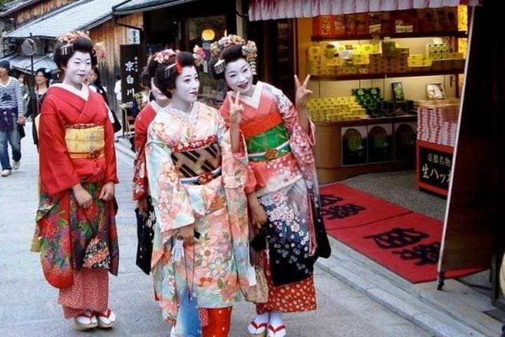 Gion and Fushimi Inari Shrine Kyoto Highlights with Government-Licensed Guide — photo 17