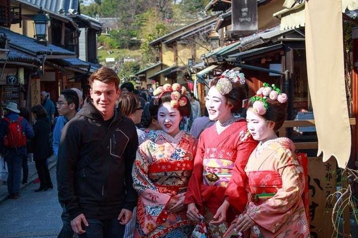 Gion and Fushimi Inari Shrine Kyoto Highlights with Government-Licensed Guide — photo 3