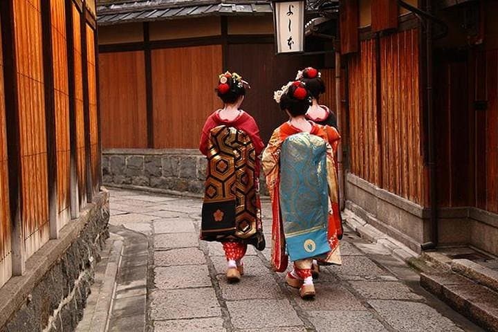 Gion and Fushimi Inari Shrine Kyoto Highlights with Government-Licensed Guide — photo 11