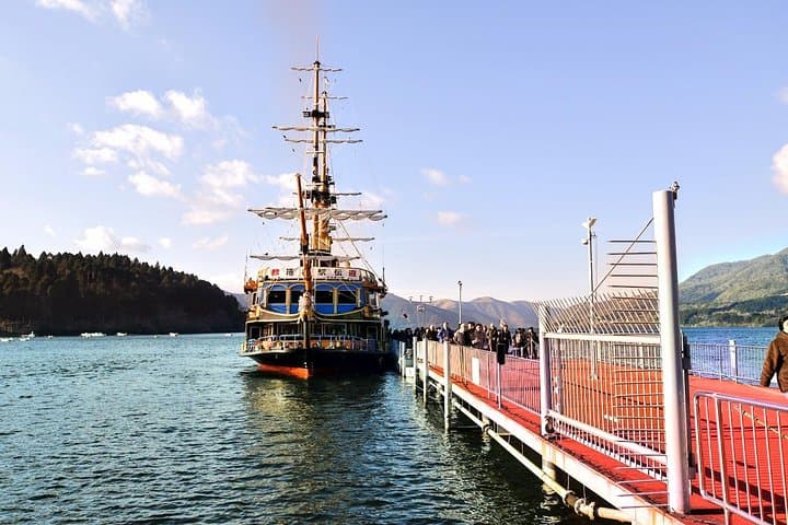 Gotemba outlet mall plus Lake Kawaguchi Or Hakone tour by chartered Van — photo 4