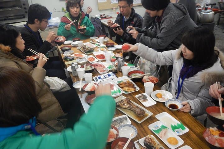 Good Morning Breakfast at local fish market with a guide — photo 6