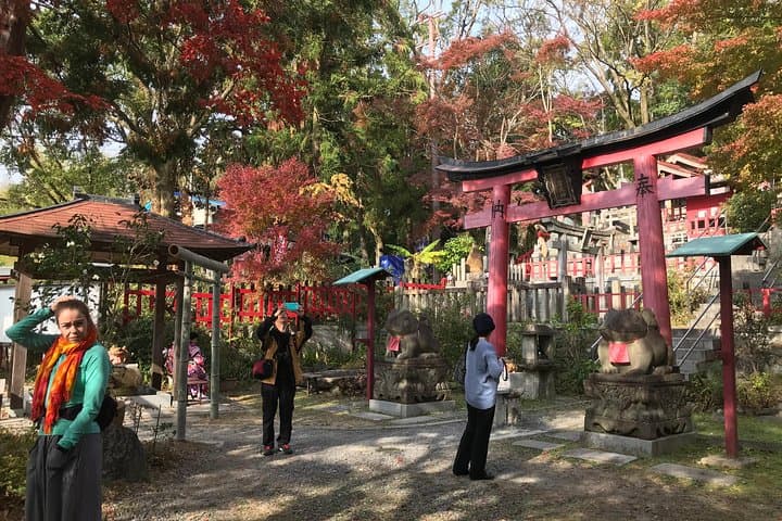 Inside of Fushimi Inari - exploring and lunch with locals — photo 11