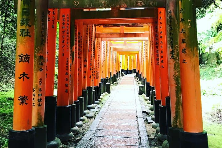 Inside of Fushimi Inari - exploring and lunch with locals — photo 16