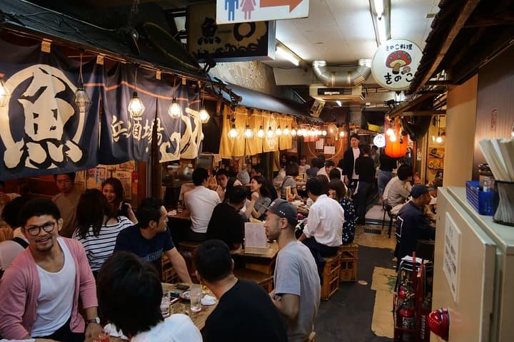 Tokyo Bar Hopping Tour in Shinjuku (All-You-Can-Drink + Dinner) — photo 15