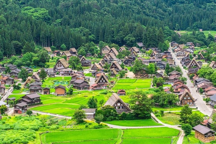 Shirakawago and Hida Takayama Day Trip from Nagoya