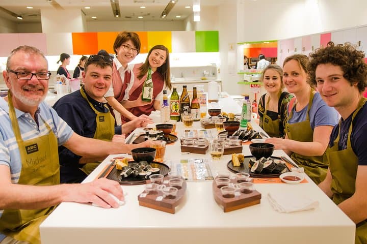 Tokyo Tsukiji Fish Market Tour and Sushi Making Lesson — photo 7