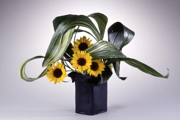 Tokyo Ikebana, Japanese Traditional Flower Arrangement Experience — photo 3