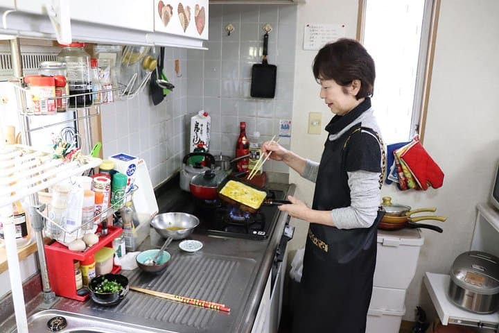 Private Home-Style Cooking Class in Osaka with Local Mom Yoshiko — photo 2