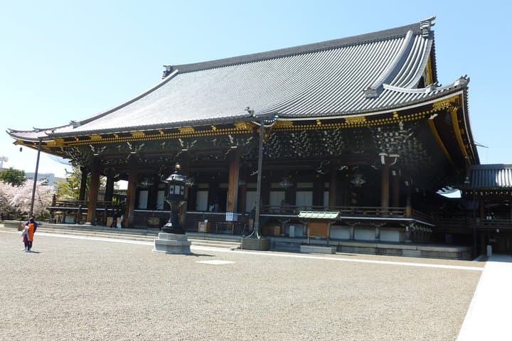 Living Buddhism — photo 3