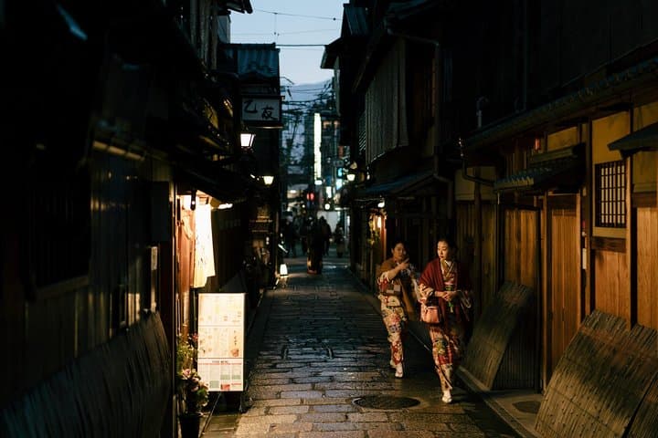 Kyoto Private Night Tour with a Local – Bars, Bites & Culture — photo 8
