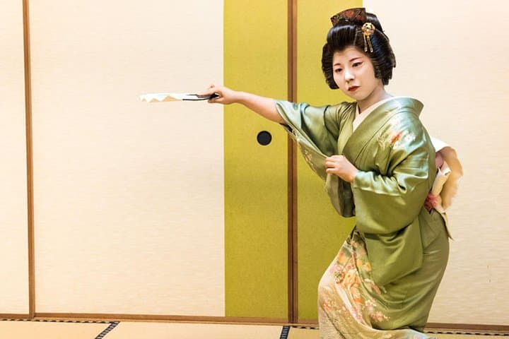 Authentic Geisha Performance with Dinner in Tokyo — photo 3