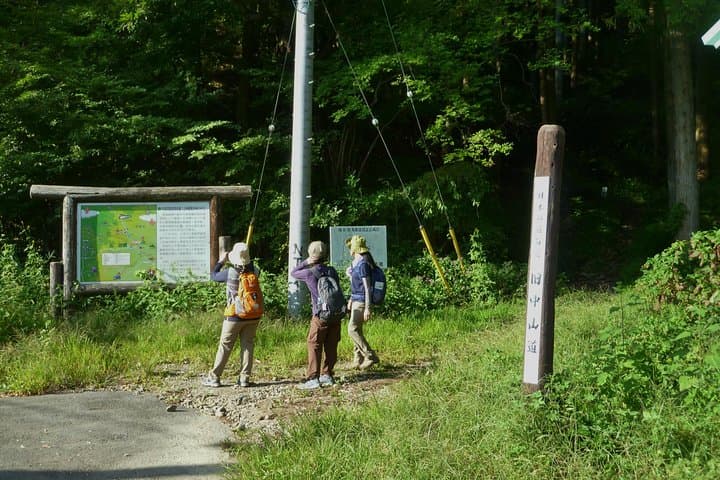 Old Nakasendo trekking from Karuizawa-Beyond Sugahi Pass to Sakamoto Hotel- — photo 4