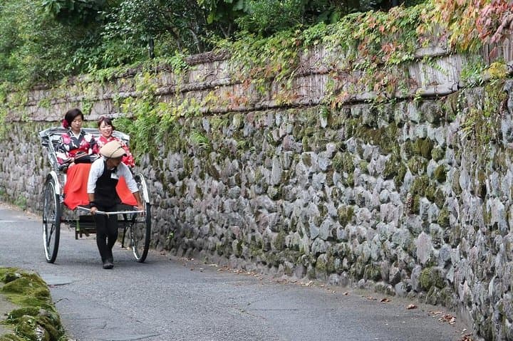 Hot Spring Capital of Yufuin Rickshaw Tour — photo 4