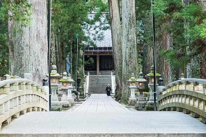 Experience in Wakayama - Koyasan and Shirahama Day Tour — photo 3