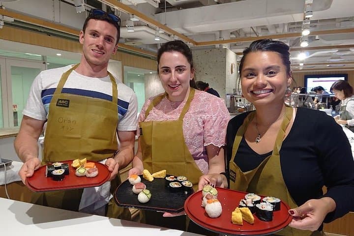 Tokyo Tsukiji Fish Market Tour and Sushi Making Lesson — photo 5