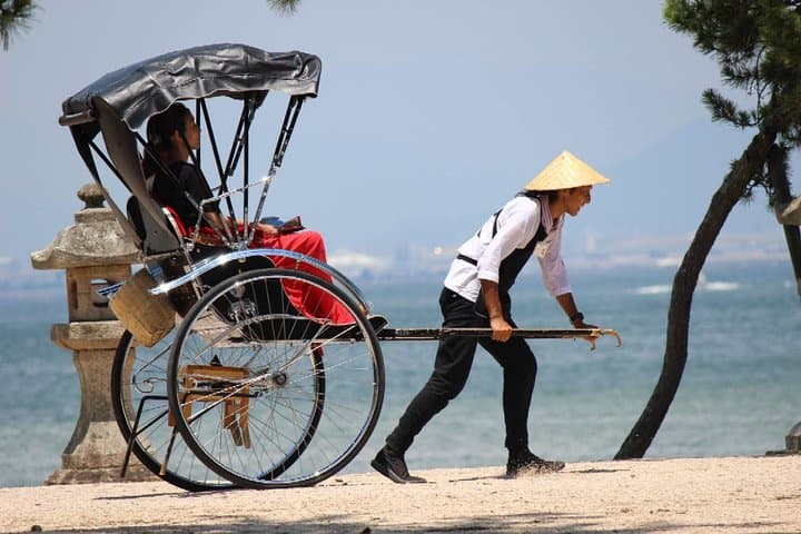 Private Miyajima Rickshaw Tour Including Itsukushima Shrine — photo 4