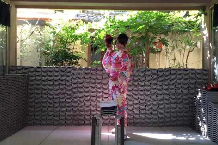 Refreshing in Asakusa! Tile-breaking / kawara smash in Asakusa, Tokyo — photo 5