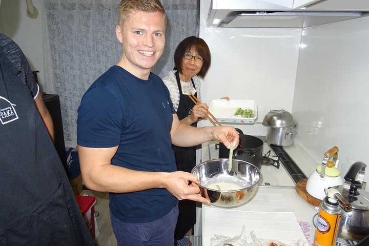 Experience all of Japanese culture and Japanese food experience classes "origami, udon, Japanese food, green tea, calligraphy" in 4 hours — photo 13