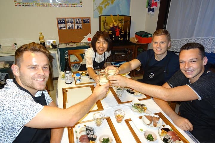 Experience all of Japanese culture and Japanese food experience classes "origami, udon, Japanese food, green tea, calligraphy" in 4 hours — photo 14