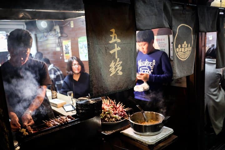 Tokyo Bar Hopping Tour in Shinjuku (All-You-Can-Drink + Dinner) — photo 16