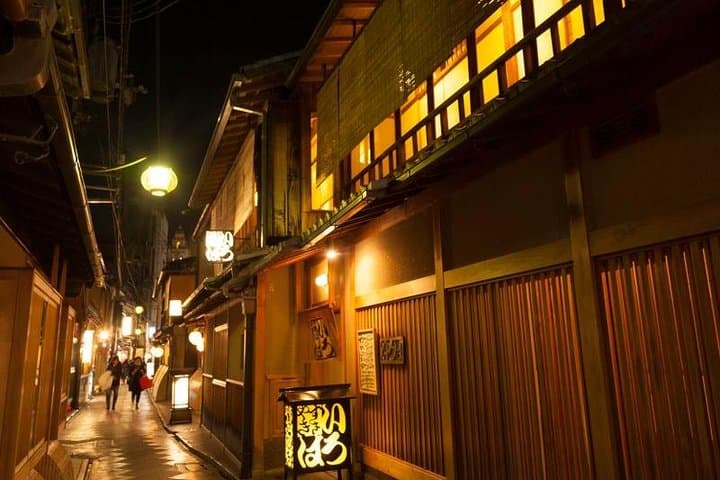 Kyoto Night Foodie Tour in Gion (9+ dishes + 6 Sake tastings) — photo 12