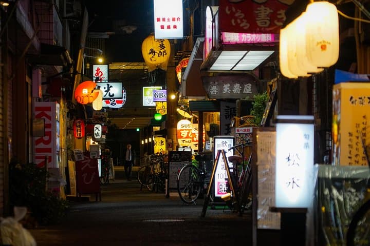 Osaka Bar Hopping Night Walking Tour in Namba (3 bars, 6 tastes) — photo 5