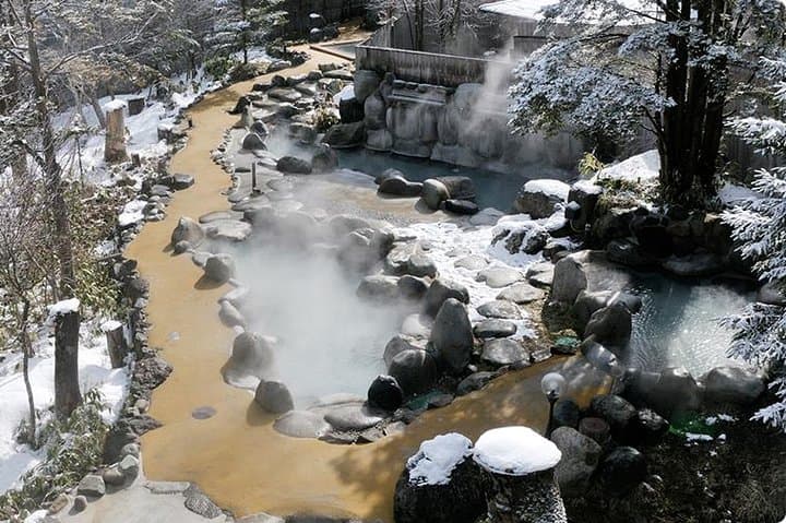 Shirakawa-go, Onsen & Waterfall Hike Day Tour from Takayama — photo 2