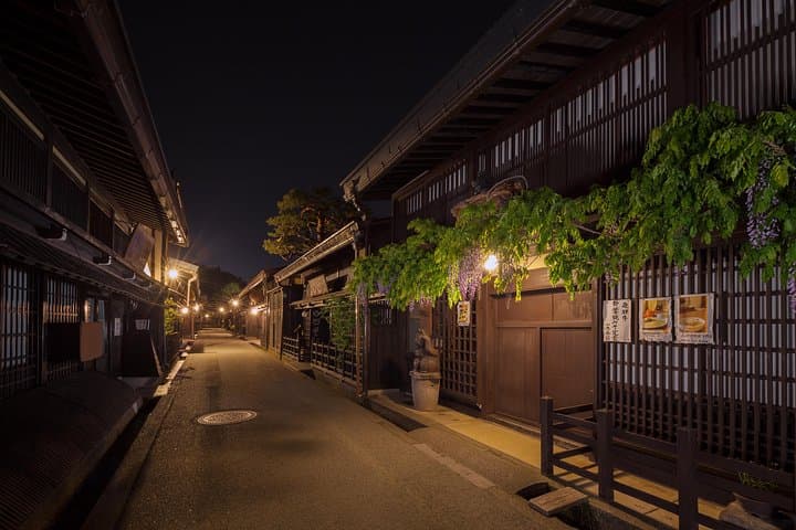 Night Walking Tour in Takayama (40 Minutes)