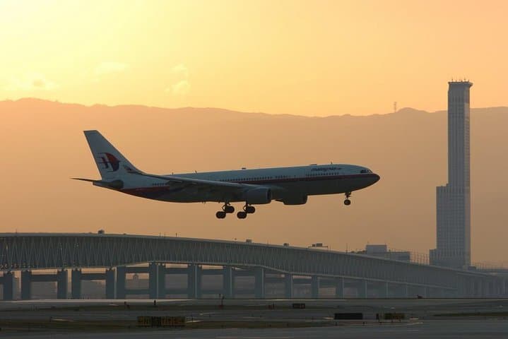 Shared Departure Transfer : Osaka City to Kansai International Airport — photo 3