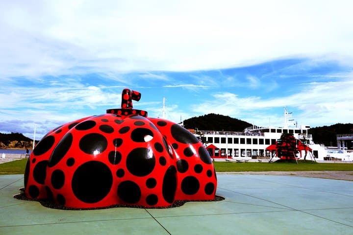 Naoshima private tour by national licensed tourguide — photo 2