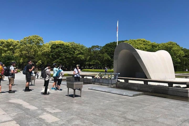 Hiroshima in a Nutshell: Morning Bike Adventure — photo 4