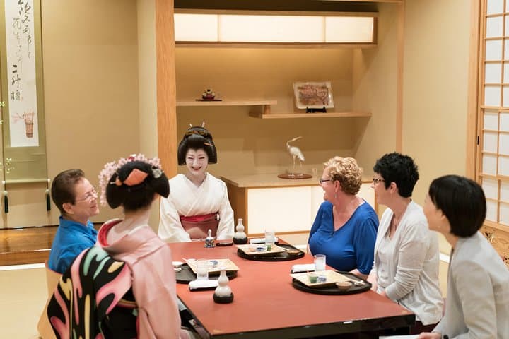 Private Dinner with Maiko and Geiko in Kyoto — photo 3