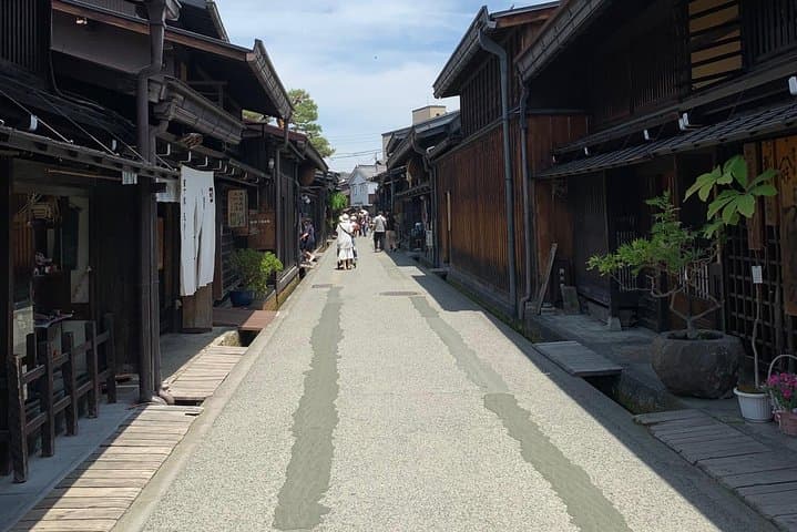 Takayama: Edo-Period Old Town Walking Tour（45 Minutes） — photo 3