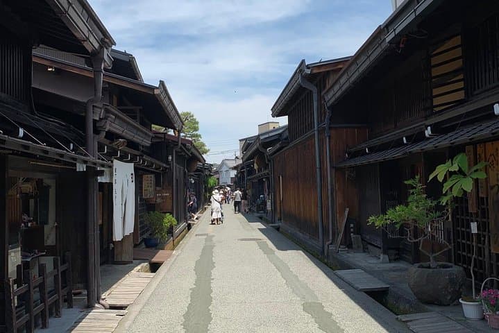 Takayama: Edo-Period Old Town Walking Tour（70 Minutes） — photo 4