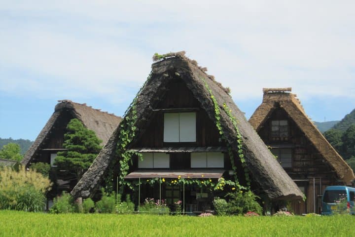 [One-day bus tour departing from Kanazawa Station] Shirakawa-go and Gokayama - Two World Heritage Villages Enjoyable Bus Tour — photo 3