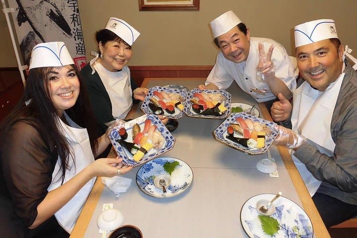 Meiji Shrine and Tsukiji Sushi Making Private Tour — photo 2