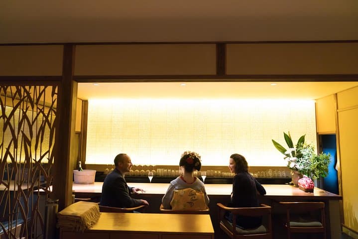 Private Bar time with an authentic Maiko — photo 2