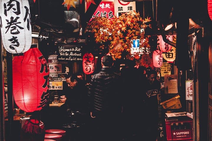 Private Shinjuku Nightlife Walking Tour & Golden-Gai Bar Crawl — photo 2