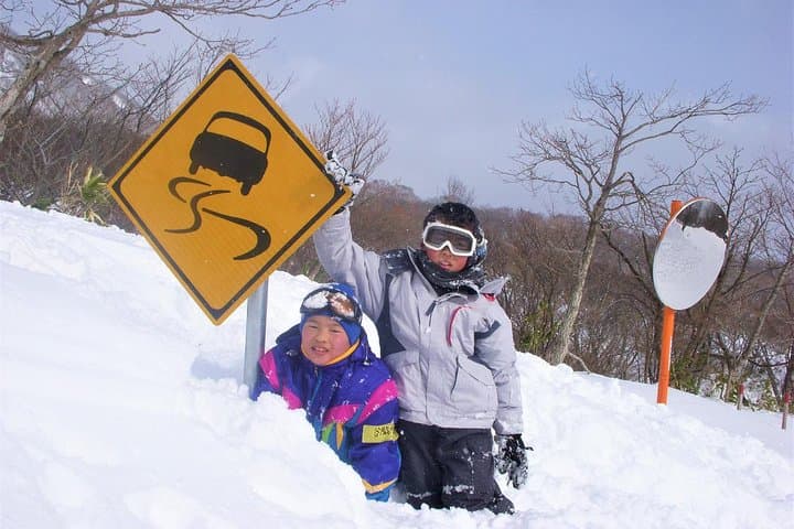 First snow play & snowshoe — photo 5